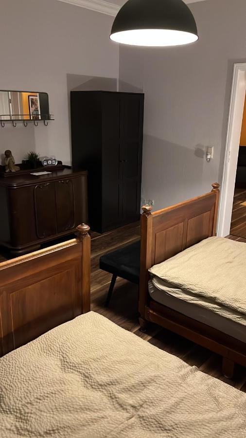 Ferienwohnung Am Schloss: Elbe-Nahe Unterkunft mit Schlossblick Barby Exterior photo