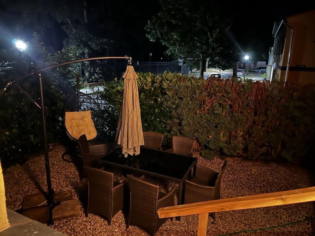Ferienwohnung Am Schloss: Elbe-Nahe Unterkunft mit Schlossblick Barby Exterior photo